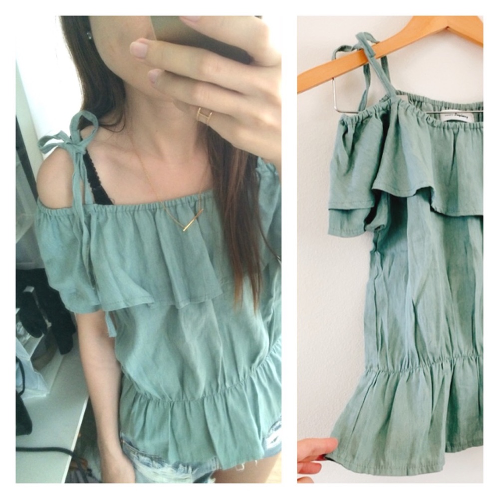 Boutique off shoulder elastic tie blouse